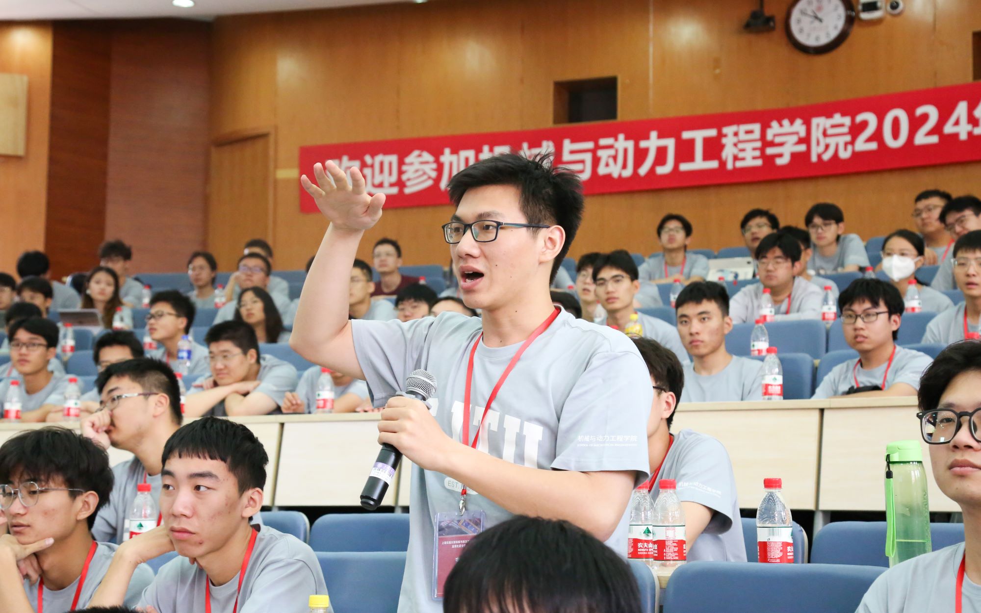 8-xueshengtiwen.jpg
