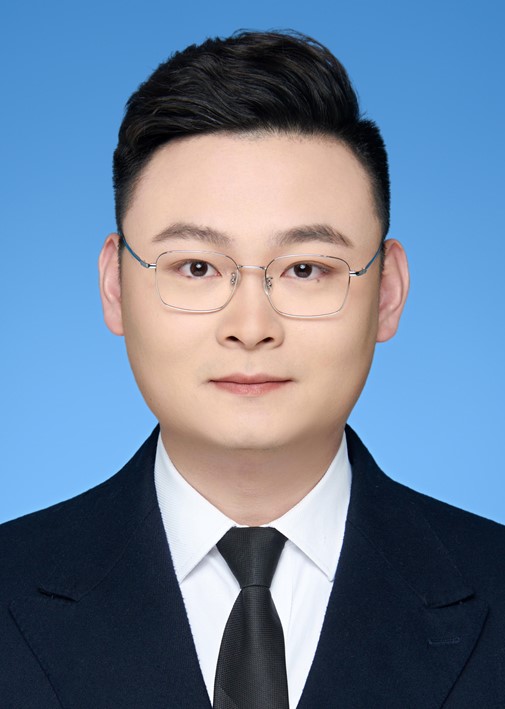 周伟-证件照.jpg