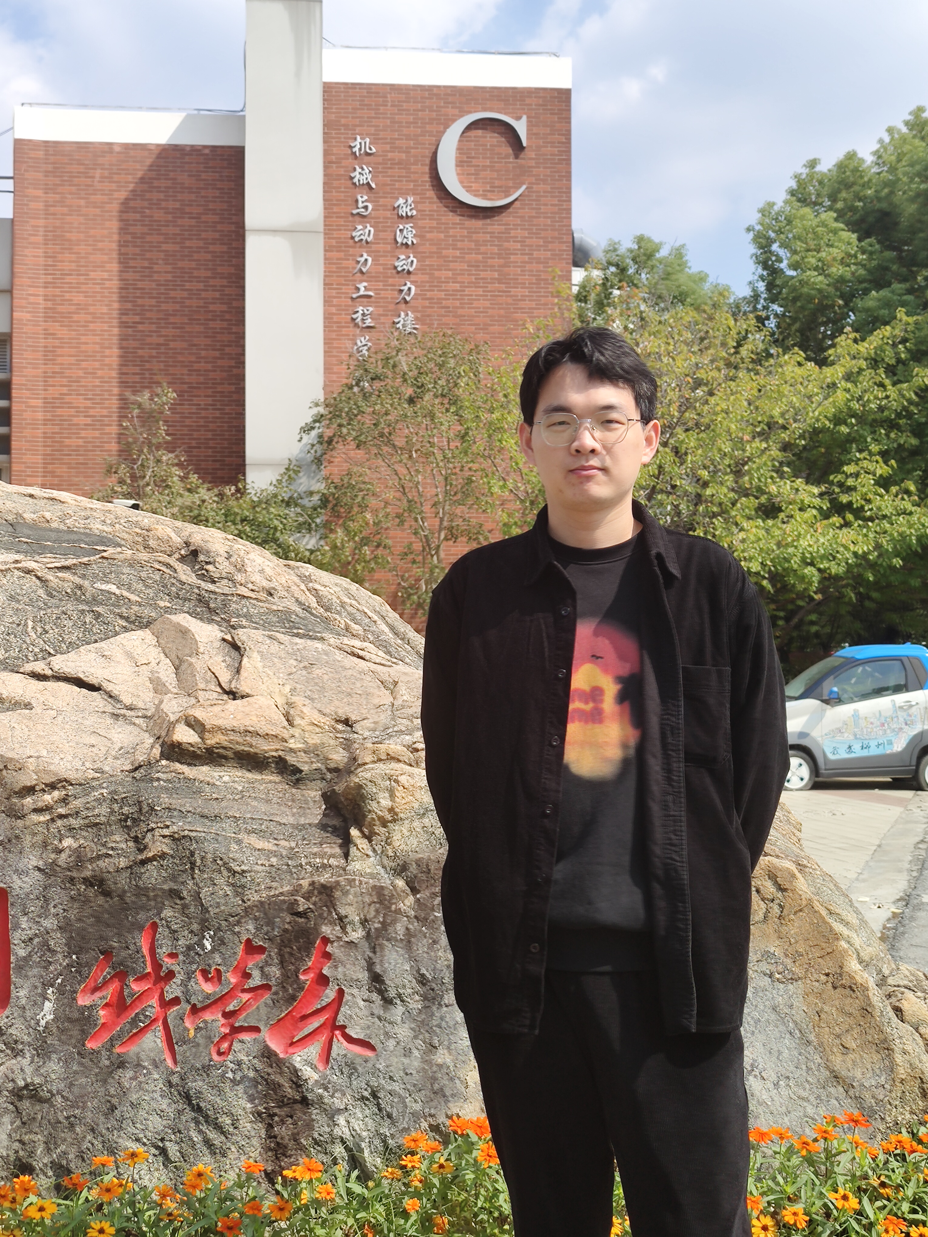 1744267098543284.jpg 101_单人生活照_生活照1-杨溢凡.jpg