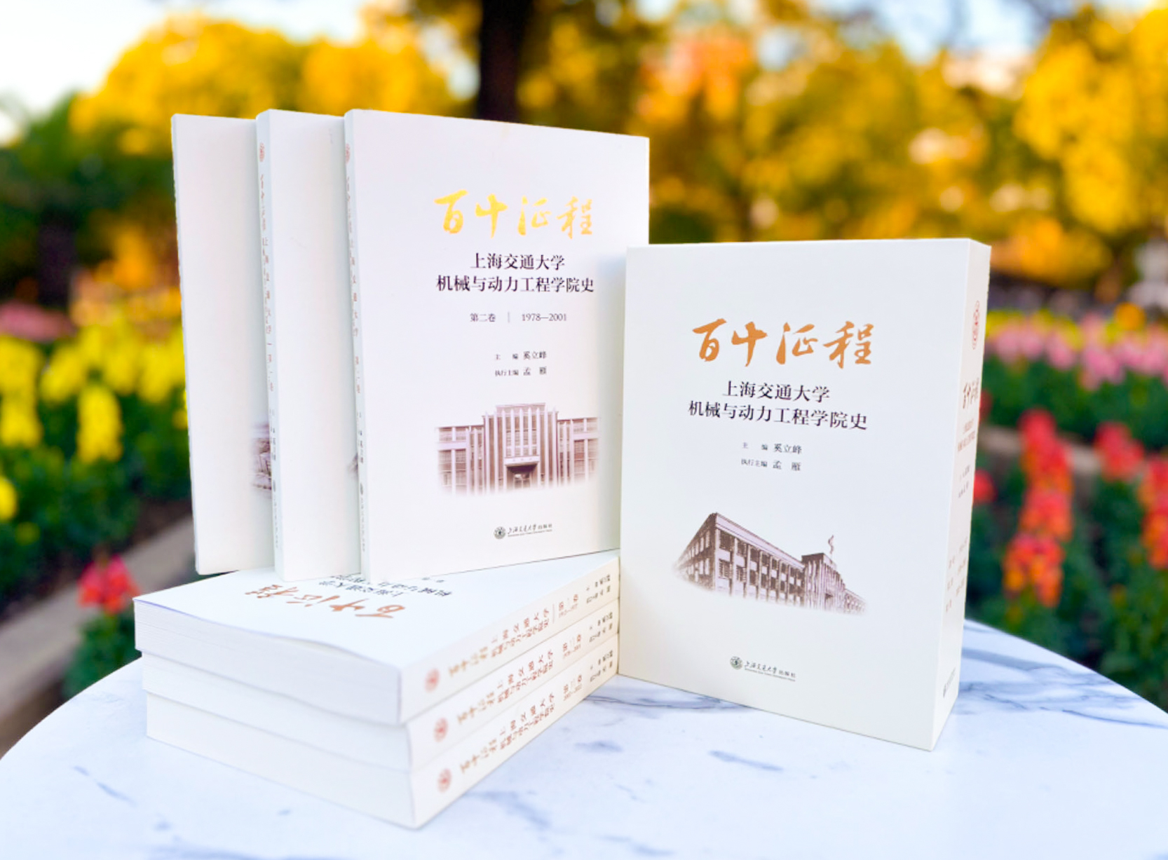 19. 出版《百十征程—必赢线路检测3003必赢线路检测3003史》三卷.jpg
