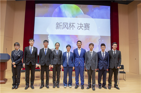 1603768638696197.jpg 图6:辩手与主席合影.jpg