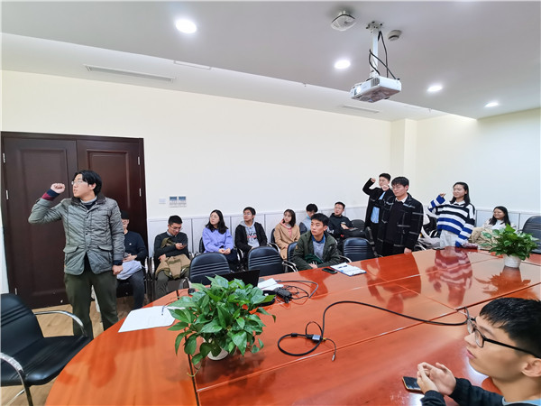 1606559322387497.jpg 图片2:新接收党员入党宣誓.jpg