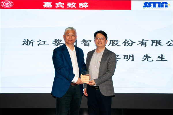 1620288292212711.jpg 图11:赠送纪念礼品.jpg