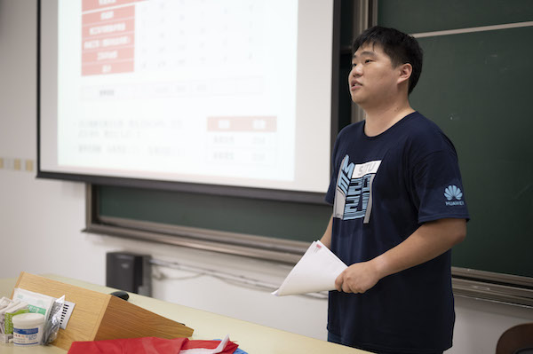 1629886043981778.jpg 图5 任子文介绍新生基本情况.jpg
