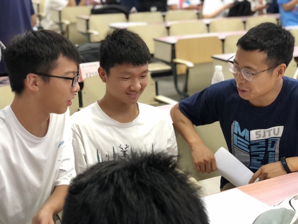 1629886097442276.jpg 图8 各班分组交流.jpg