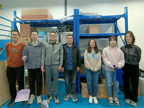 1638324410676257.jpg 图3 工热所董威老师课题组学生党员清扫必赢线路检测3003C楼152实验室合影.jpg