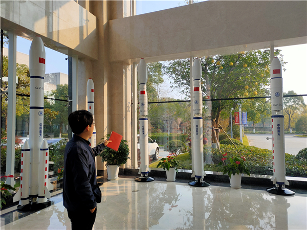 1638963844479319.jpg 图2 李双菲工程师介绍运载火箭相关情况.jpg