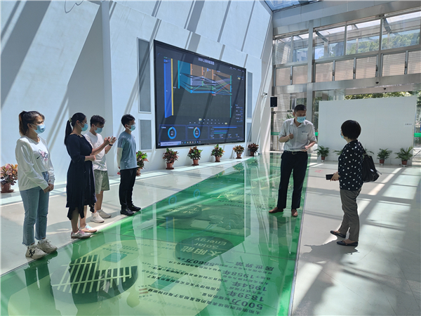 1660454807706429.jpg 图2 参观展厅.jpg