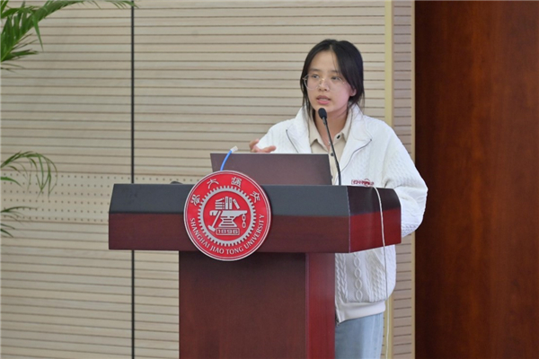 1667143132377197.jpg 图14 提案人赵冰怡发言.jpg