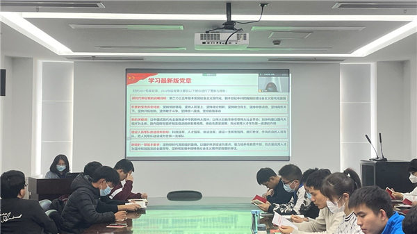 1669565492912408.jpg 图2 学习《中国共产党章程(2022年版)》.jpg