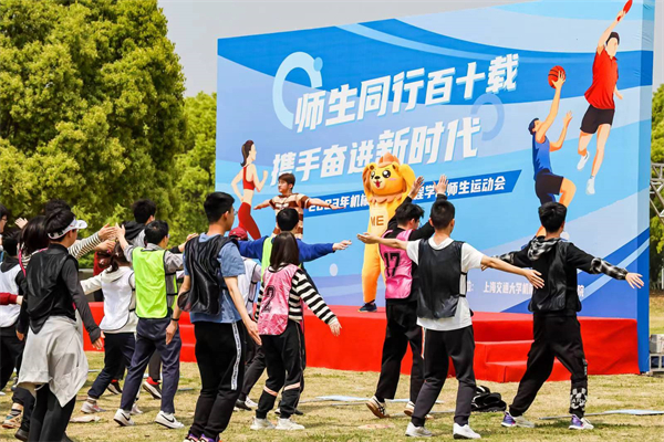 1682647302203108.jpg 2赛前热身.jpg