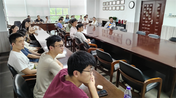 1685799925207272.jpg 图3-与会人员认真聆听.jpg