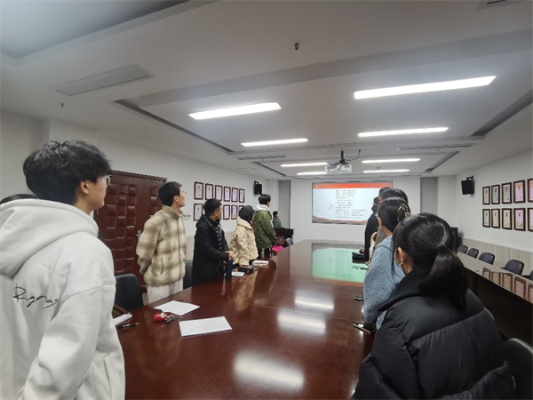 1712058791647996.jpg 图2+集体奏唱国际歌.jpg