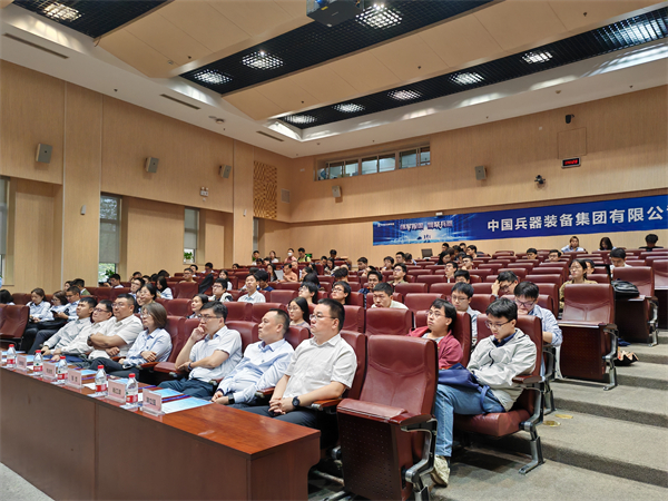 1729512057635101.jpg 图1 招聘会现场.jpg