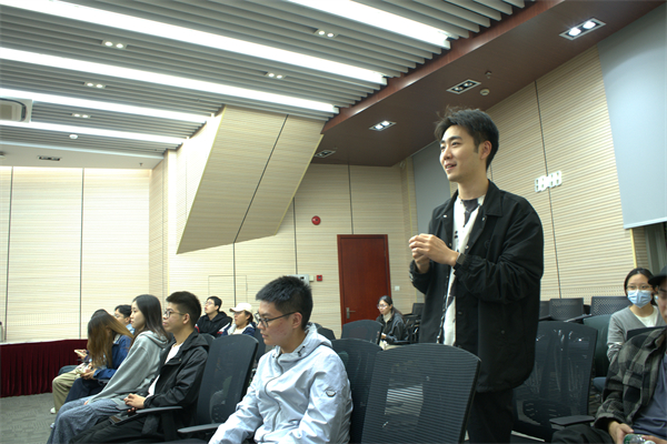 1730299664411075.jpg 图片4 同学提问.jpg
