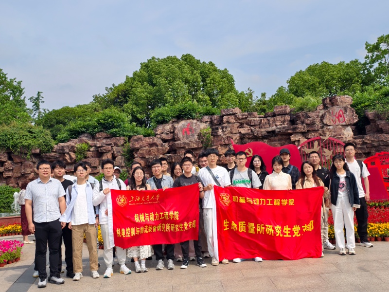 1748511514659844.jpg 图一-会景园广场合影_resized.jpg
