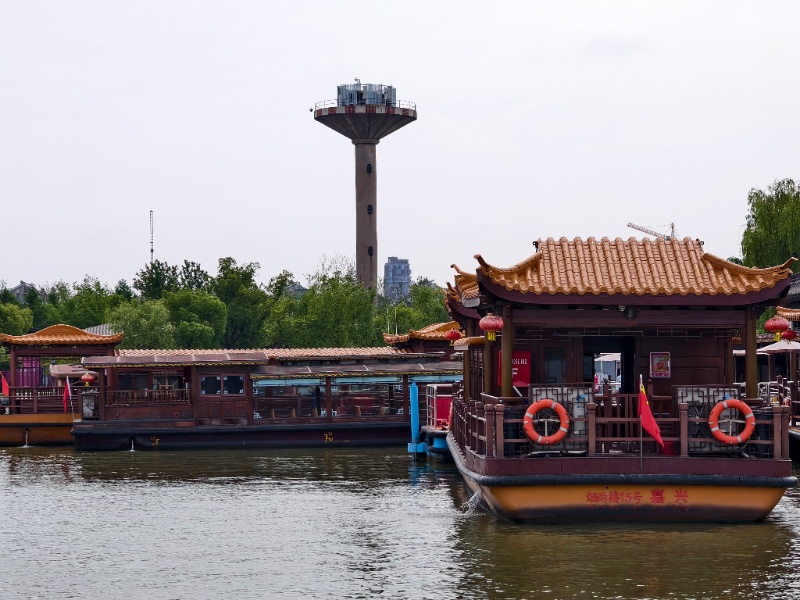 1748511524842465.jpg 图二 湖心岛参观_resized.jpg