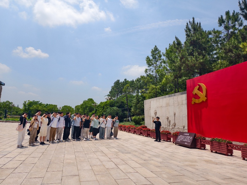 1748511533897444.jpg 图三-重温入党誓词_resized.jpg