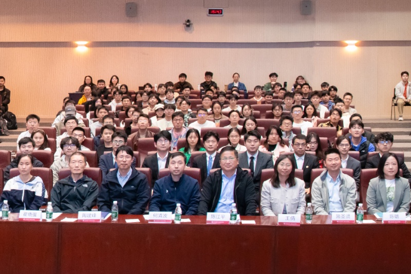 图1 第十届必赢线路检测3003研究生“学术之星”学院答辩会合影_resized.jpg