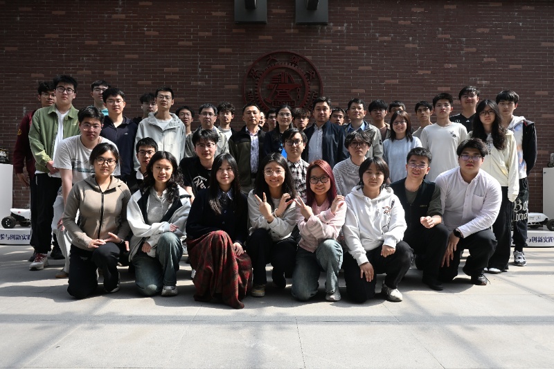 1777126245536414.jpg 图1 评委及参赛人员合影_resized.JPG