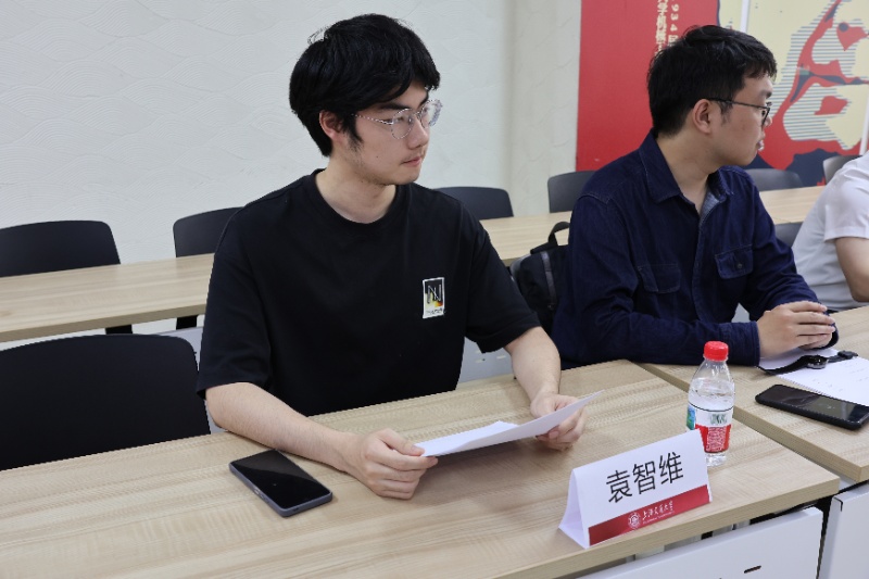 图2 应届选调生袁智维发言_resized.JPG