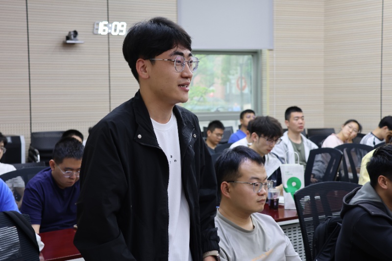 图12 学生提问交流_resized.JPG