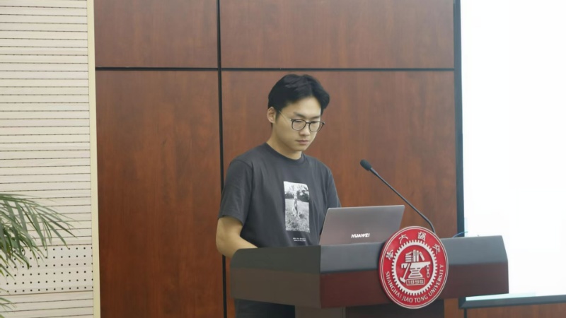 1781758673872707.jpg 图2 何若洋进行专题分享_resized.JPG