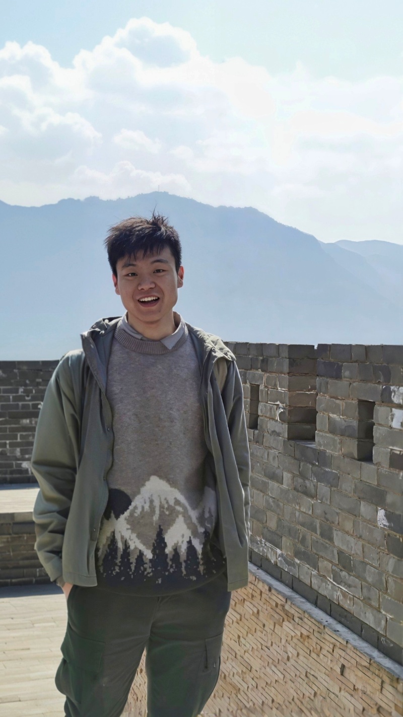 1784618586123594.jpg 杜飞宏在户外_resized.jpg