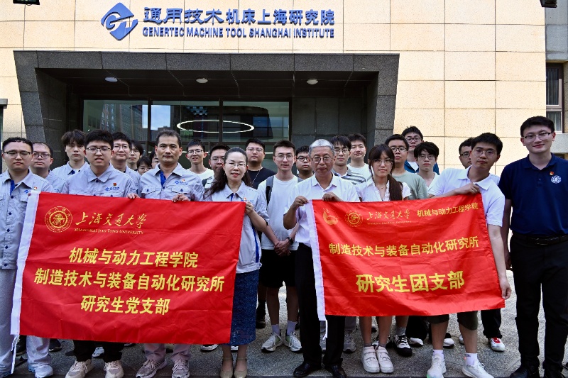 图1-活动开始合影_resized.JPG